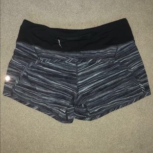 Lulu lemon Speed Up Short 2.5.      Size 4